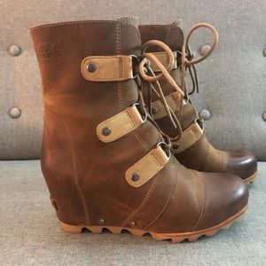 SOREL WOMEN'S JOAN OF ARCTIC WEDGE MID BOOT